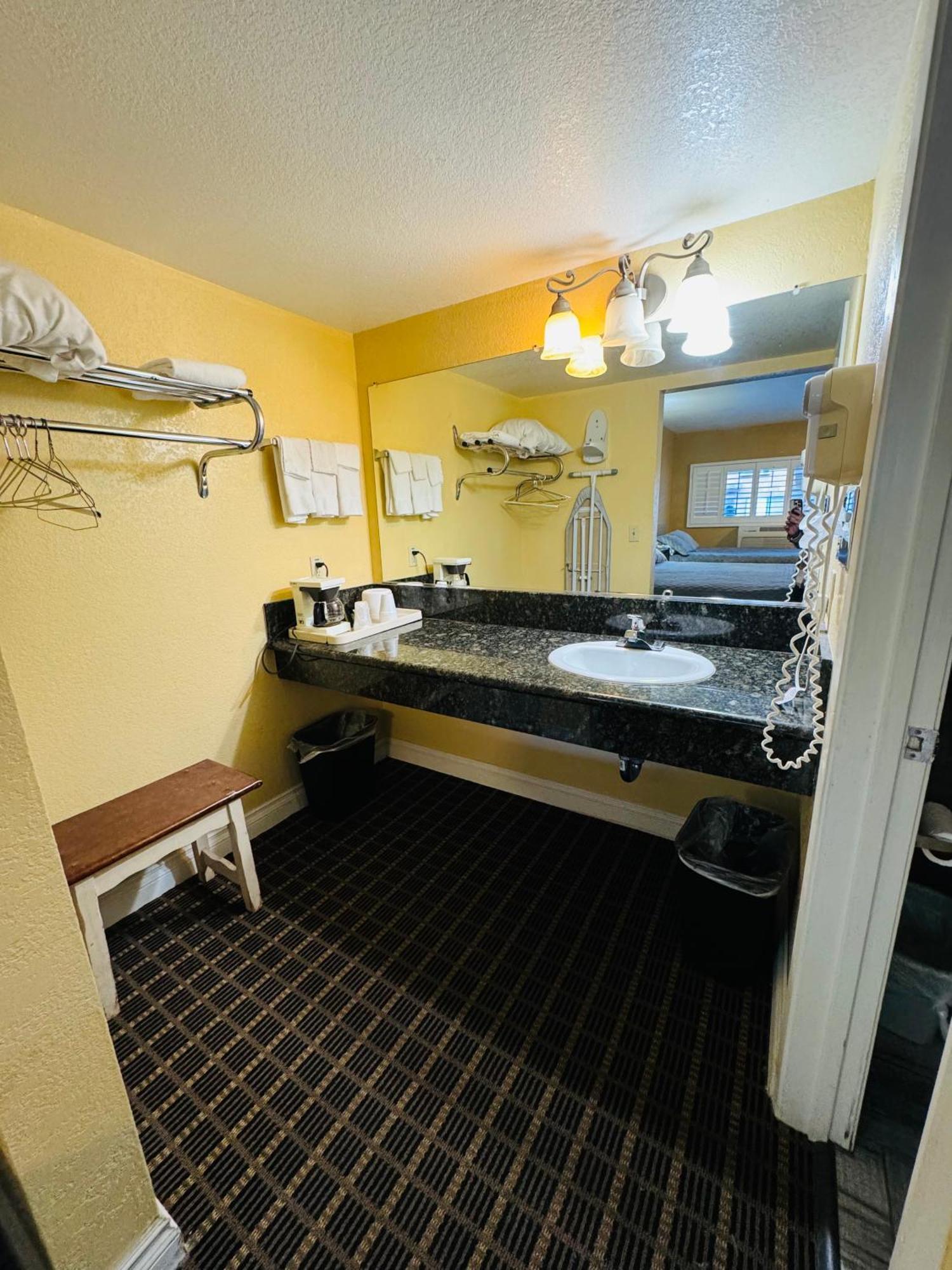 Mount Whitney Motel Лон Пайн Екстериор снимка